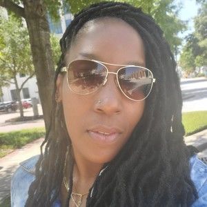 Meet your Posher, Shacela